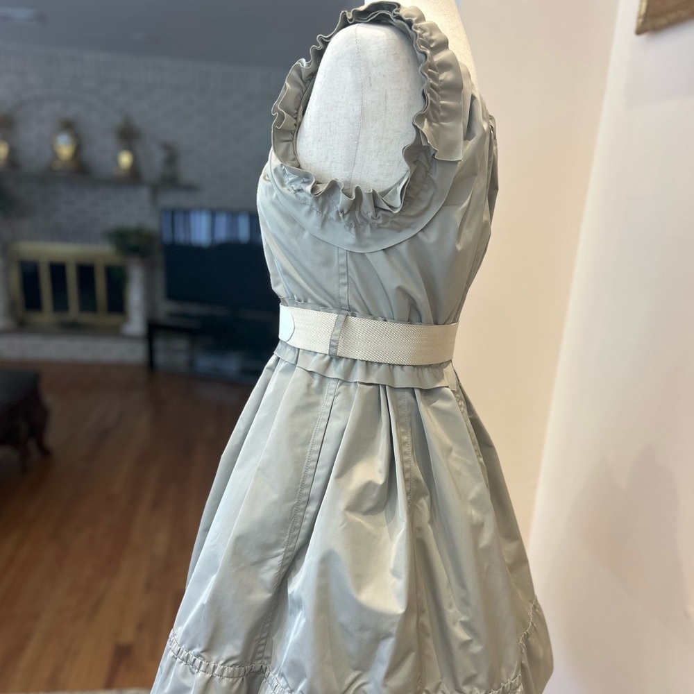 Marc Jacobs Gray Ruffled Dress with White Belt - Picture 8 of 16